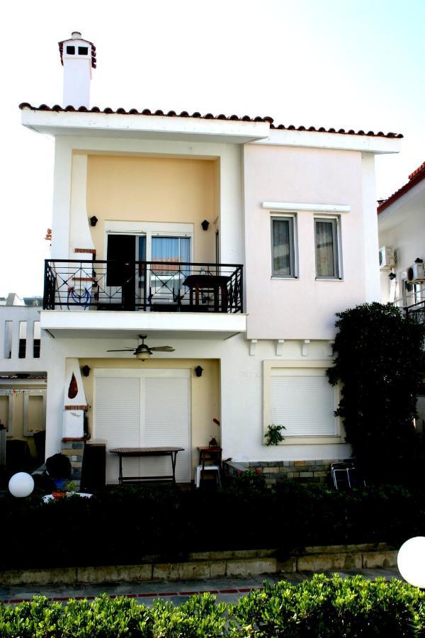 Just 20 Meters From The Beach Торони Екстериор снимка